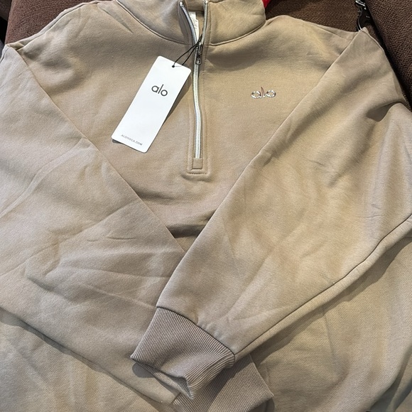 Genuine Alo Yoga Accolade light cocoa quarter zip sweatshirt - Picture 3 of 3